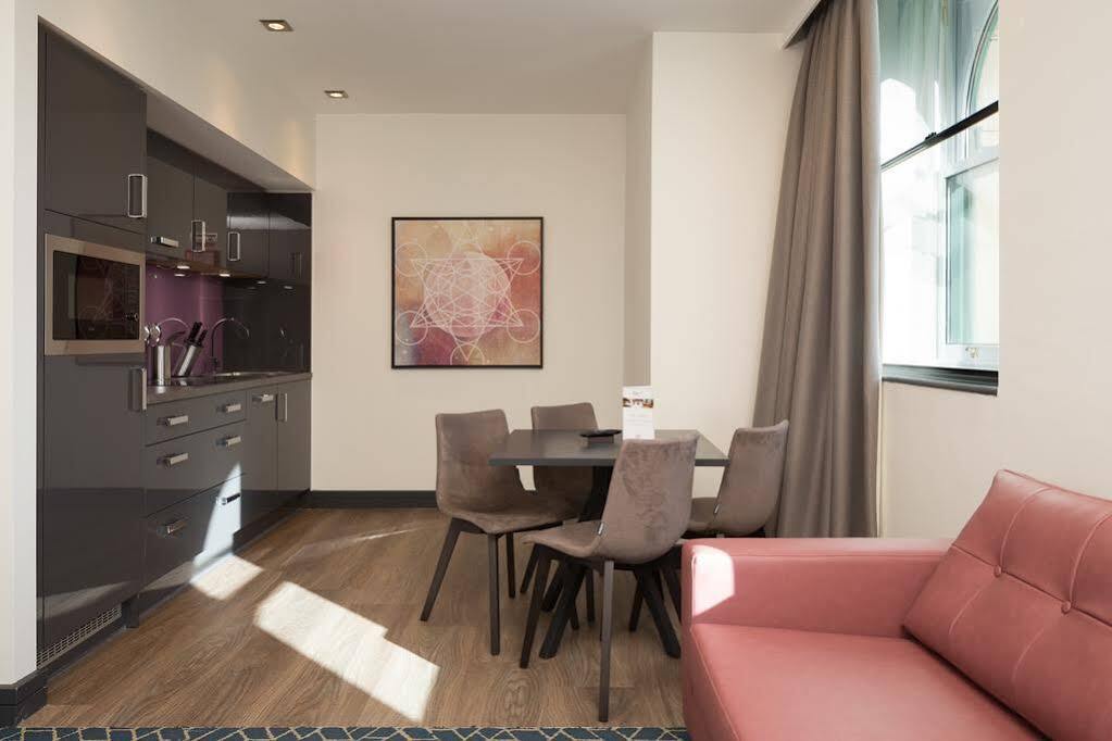 Roomzzz Manchester Victoria Luaran gambar